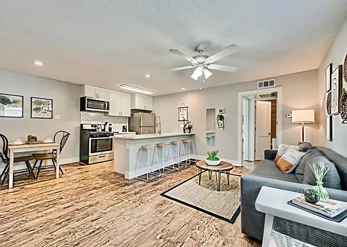 Lovely Dallas Flat Near Downtown