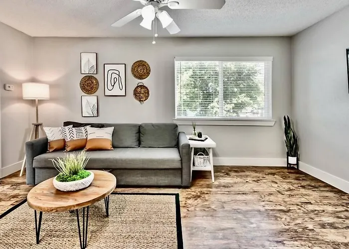 Lovely Dallas Flat Near Downtown