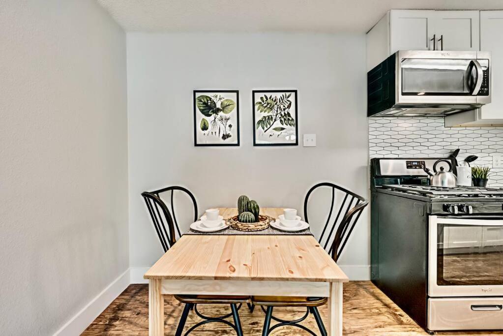 Lovely Flat Near Downtown Apartment