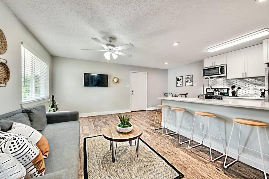 Apartment Lovely Flat Near Downtown *
