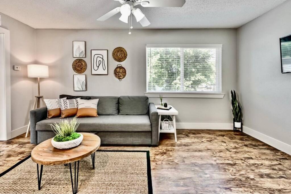 Apartment Lovely Flat Near Downtown